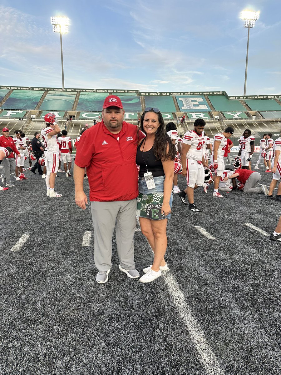 Kate_Cioffi24's tweet photo. I’ve been blessed to work great coaches throughout my career and one of the best is @CoachSFarmer 🏈♥️ the college football community is like no other and you never know when you get to run back into familiar faces ☺️ https://t.co/s0EmJ0LiVL