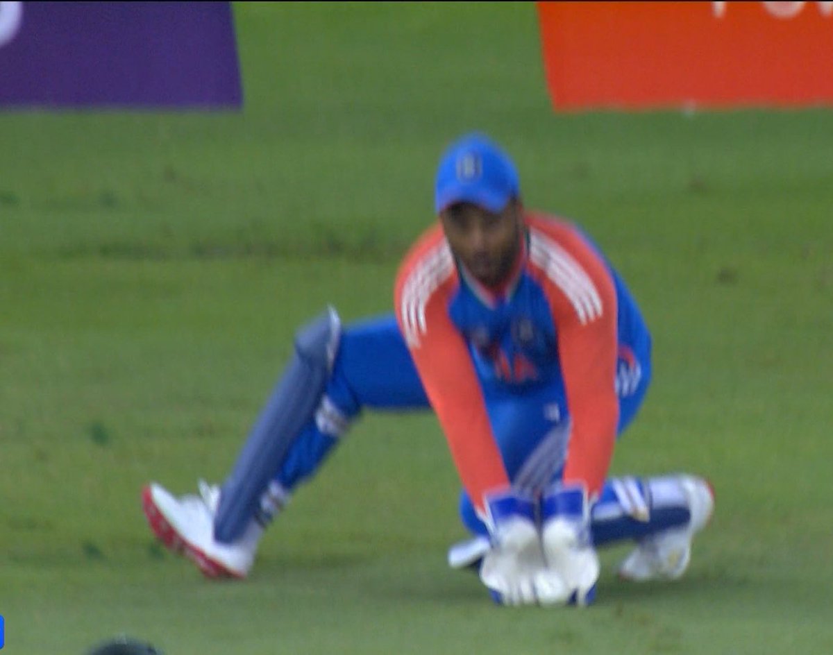 کیا امپائر اندھا تھا؟؟؟
لائیو تو نہ دکھاتے پھر۔۔
#PakVsInd  #AsiaCupT20