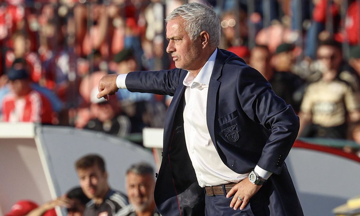 MiguelMartinho7's tweet photo. E a era José Mourinho começou assim no Benfica. 

3-0 na Vila dos Aves.
#AVSSLB #AFSSLB https://t.co/Vd6EBVPSv7