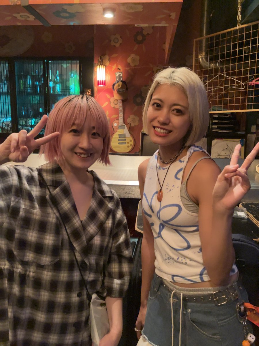 samezame_tweet's tweet photo. さめざめwithバナナとドーナッツ、久々の新宿レッドクロスありがとうございました💕
新宿でのライブだからいつもよりおめかしセトリ！

出演者の皆様が才能あふれるかたたちでフロアもかなり盛り上がり最初から最後まで愛が強い夜になりました✨
岸本ゆめのちゃん、天馬さん、高慶さんとも写真撮った🥰 https://t.co/caLWxuLT9l