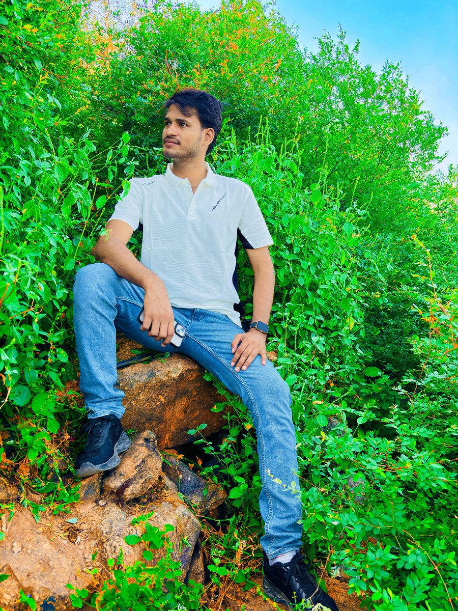 Kishan_Lukha's tweet photo. हाँ, किरदार में मेरे, अदाकारियाँ नहीं है .. खुद्दारी है, गुरूर है, पर मक्कारियाँ नहीं है ..🔥
#Lukha https://t.co/ptaUxSMAz5