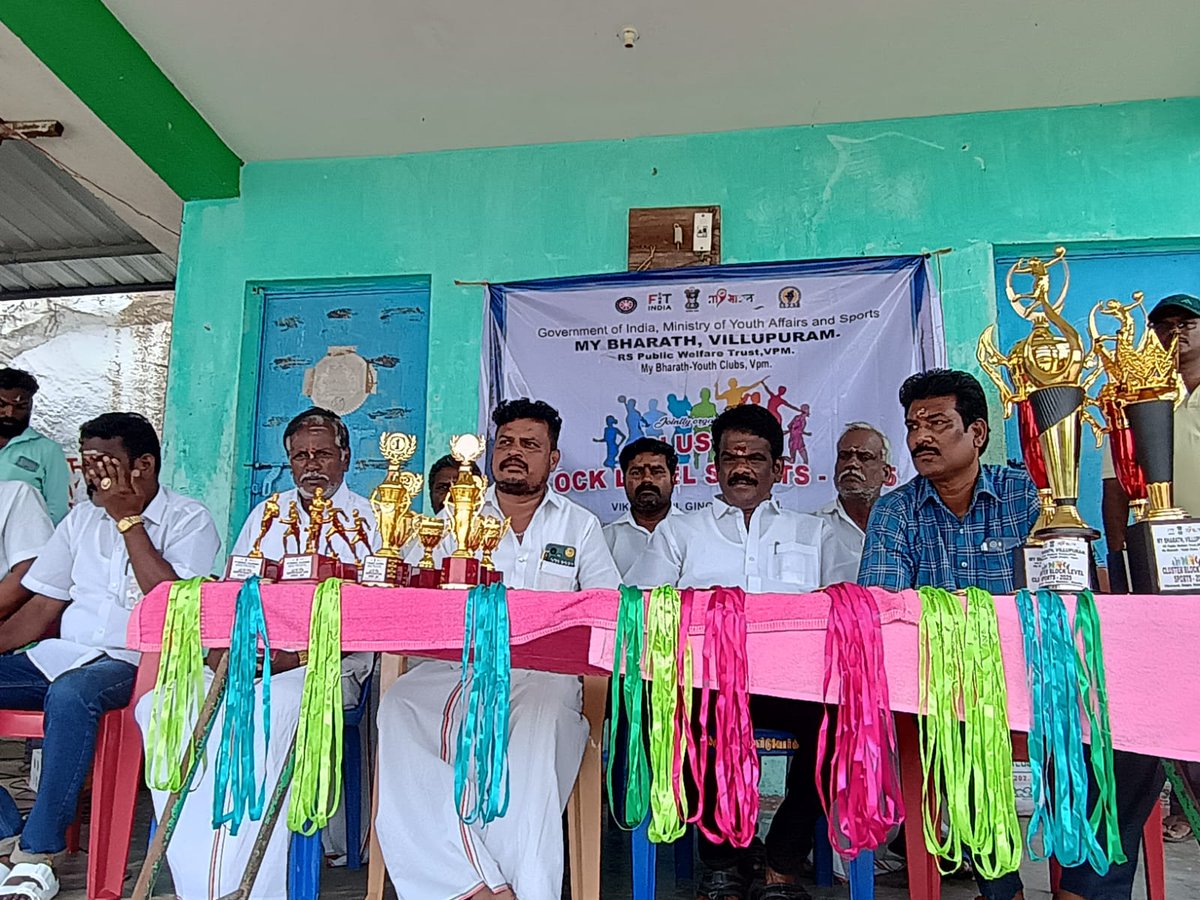 SivakumarState's tweet image. விக்கிரவாண்டி சட்டமன்றத் தொகுதி முட்டத்தூர் கிராமத்தில் நமது சிலம்பம் அகாடமி சார்பில் நடைபெற்ற விளையாட்டுப் போட்டினை துவக்கி வைத்தேன்...விக்கிரவாண்டி சட்டமன்றத் தொகுதி முட்டத்தூர் கிராமத்தில் நமது சிலம்பம் அகாடமி சார்பில் நடைபெற்ற விளையாட்டுப் போட்டினை துவக்கி வைத்தேன்...