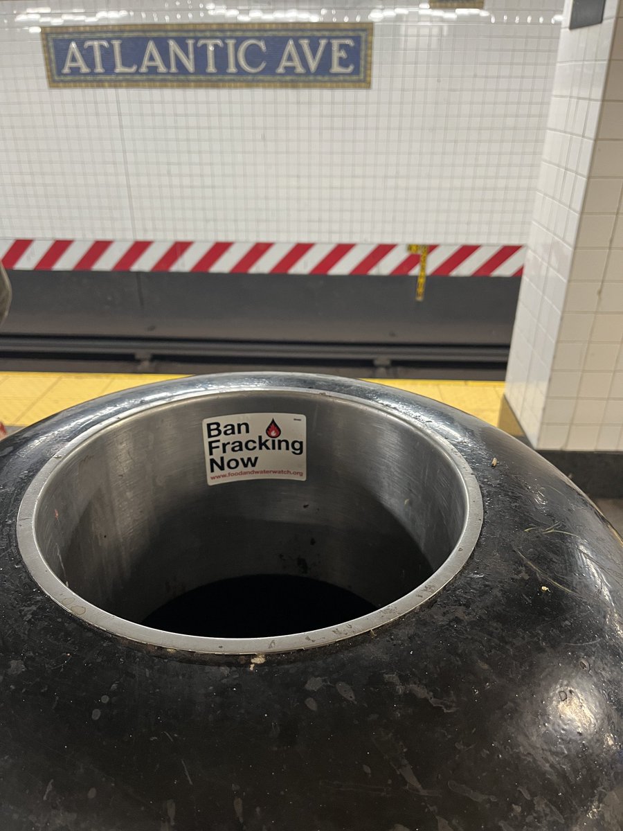 EricWeltman's tweet image. A huge THANK YOU to New York City subway trash bins for supporting #BanFrackingNow!