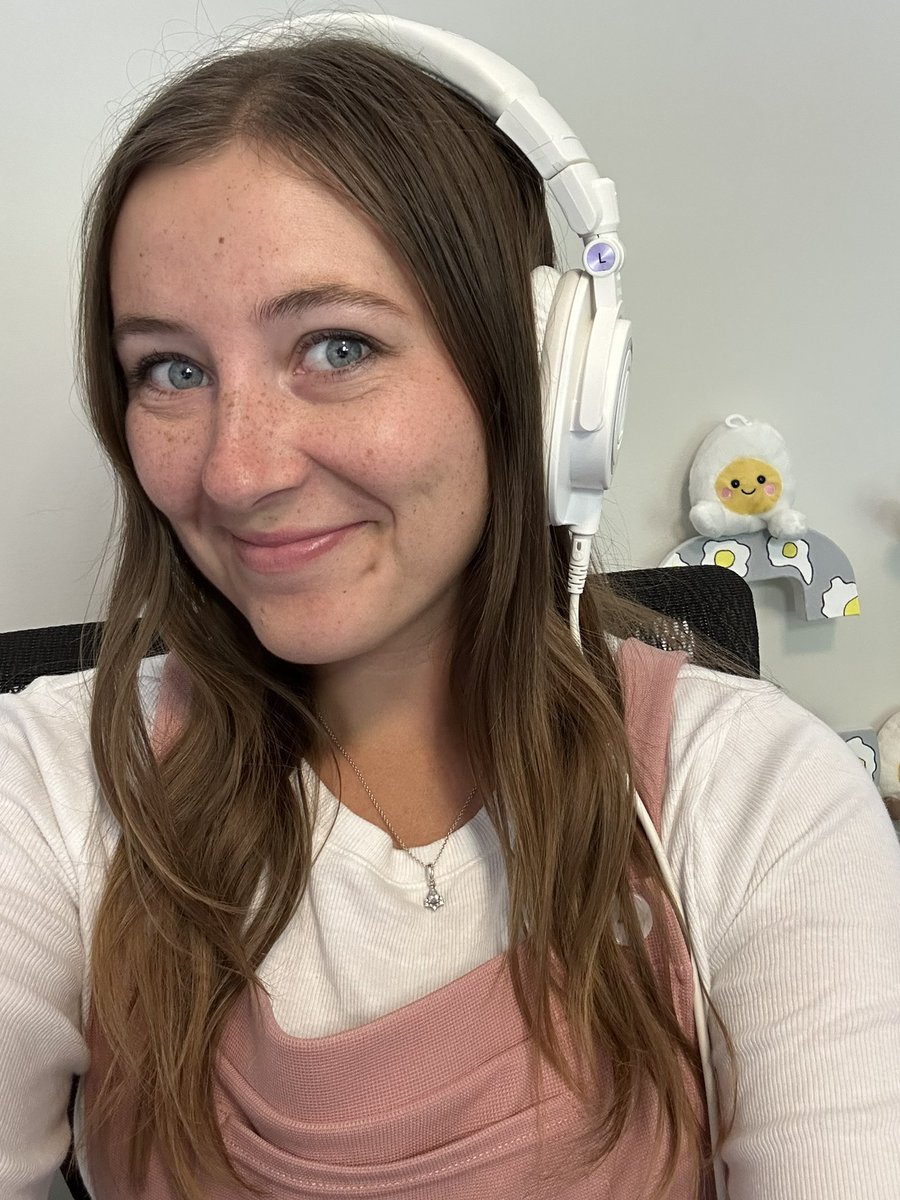I’M LIVE! coffee chats, cozy games, and a BIG announcement! 🤍

twitch.tv/CheyEgg