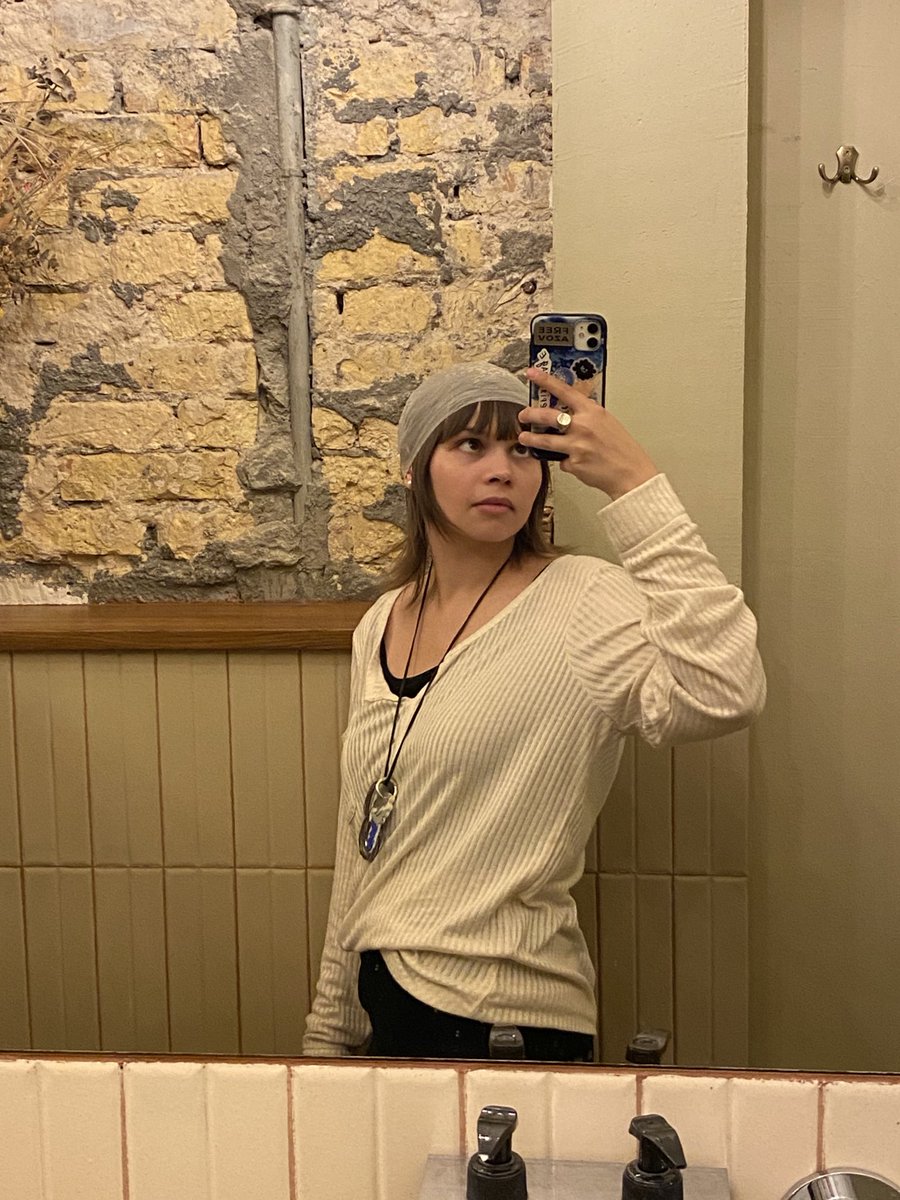 Сонця, пригостіть красотульку гривнею на дрони💋

send.monobank.ua/jar/8eWw7QVLCi