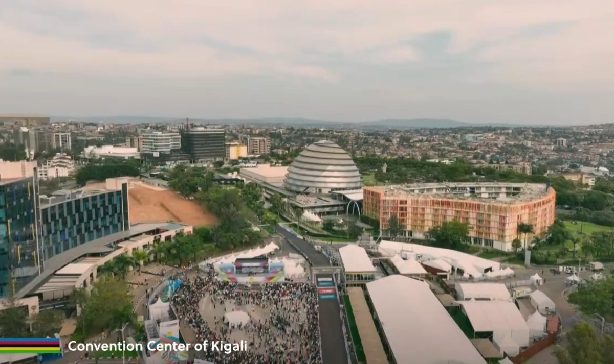 Kigali

Kigali en kinyarwanda, significa "amplio".

Según tradicion el Monte Kigali que da nombre a la ciudad, fue un lugar sagrado para los habitantes, que usaban la montaña para conectar con los espíritus de sus ancestros.

#Kigali2025
#UCIKigali2025
#UCIWorldChampionship2025