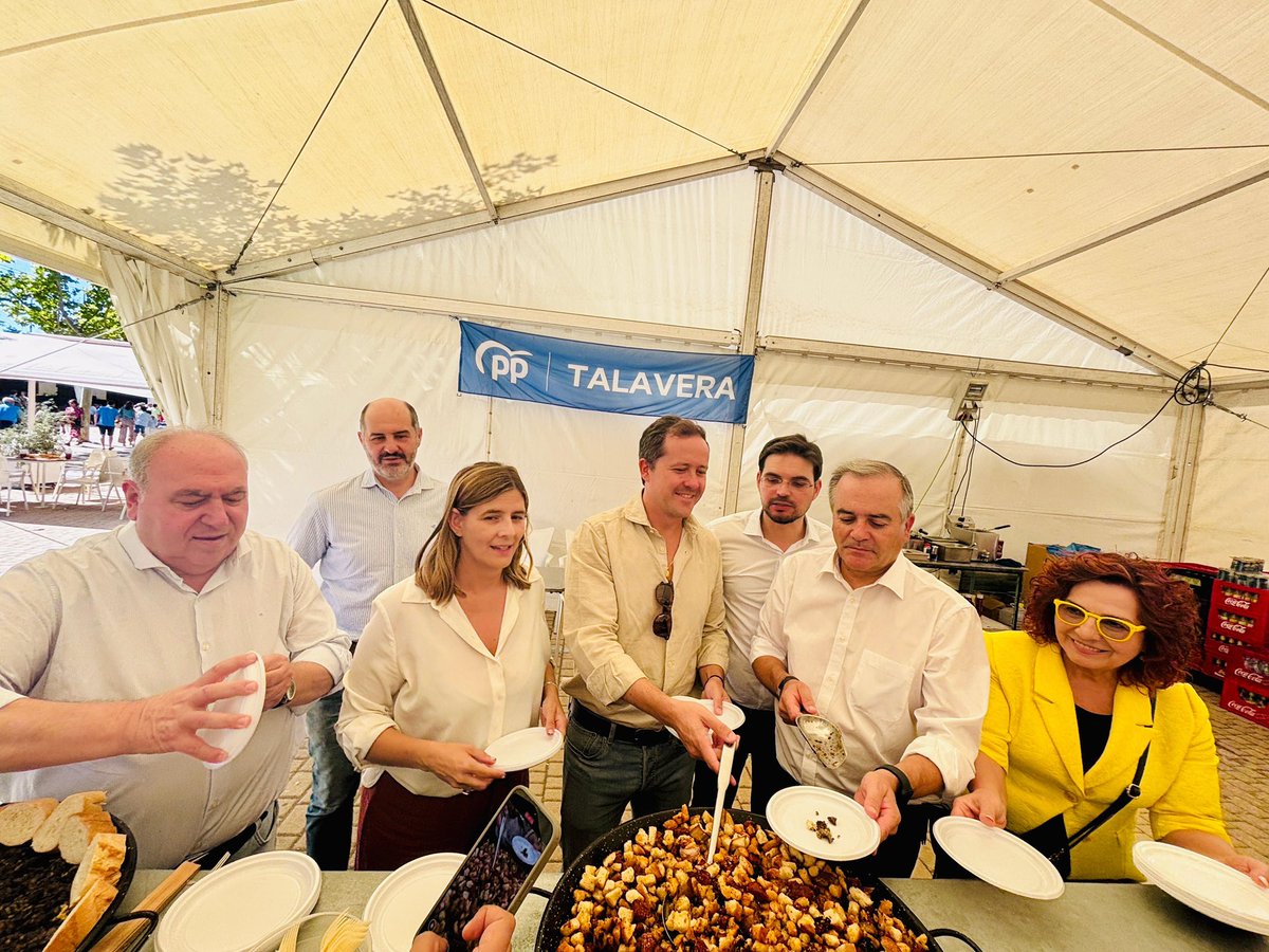 carolagudo's tweet image. 💙 Tradicional encuentro de afiliados @pp_talavera en la Feria de San Mateo. Seguimos caminando juntos hacia el cambio necesario en Castilla-La Mancha.

Gracias al alcalde @JJulianjotable, presidente local @santi_serrano y Presidente @PPopularTo @cvelazquezromo . 

Preparados!