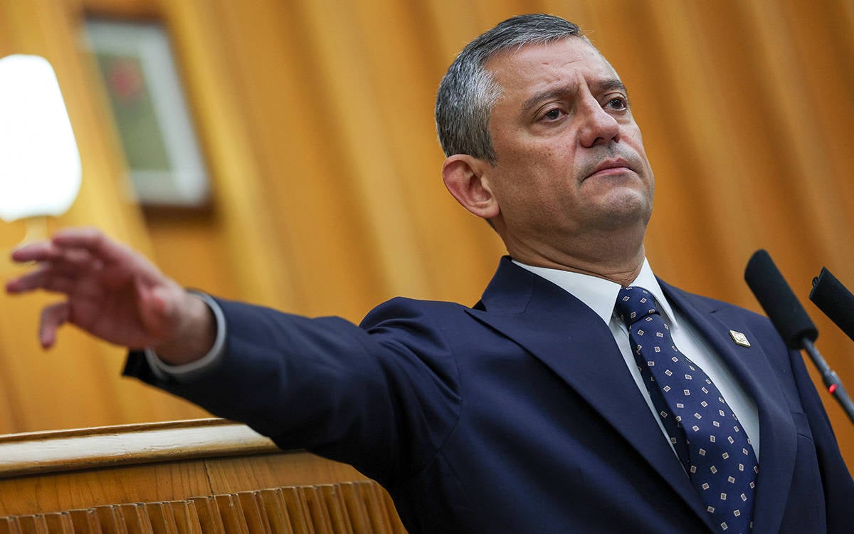 Özgür bey diyeceksiniz ! <a href="/eczozgurozel/">Özgür Özel</a> <a href="/herkesicinCHP/">CHP 🇹🇷</a> <a href="/CHP_istanbulil/">CHP İstanbul İl Başkanlığı</a> Seviyoruz seni "Savunan Adam"