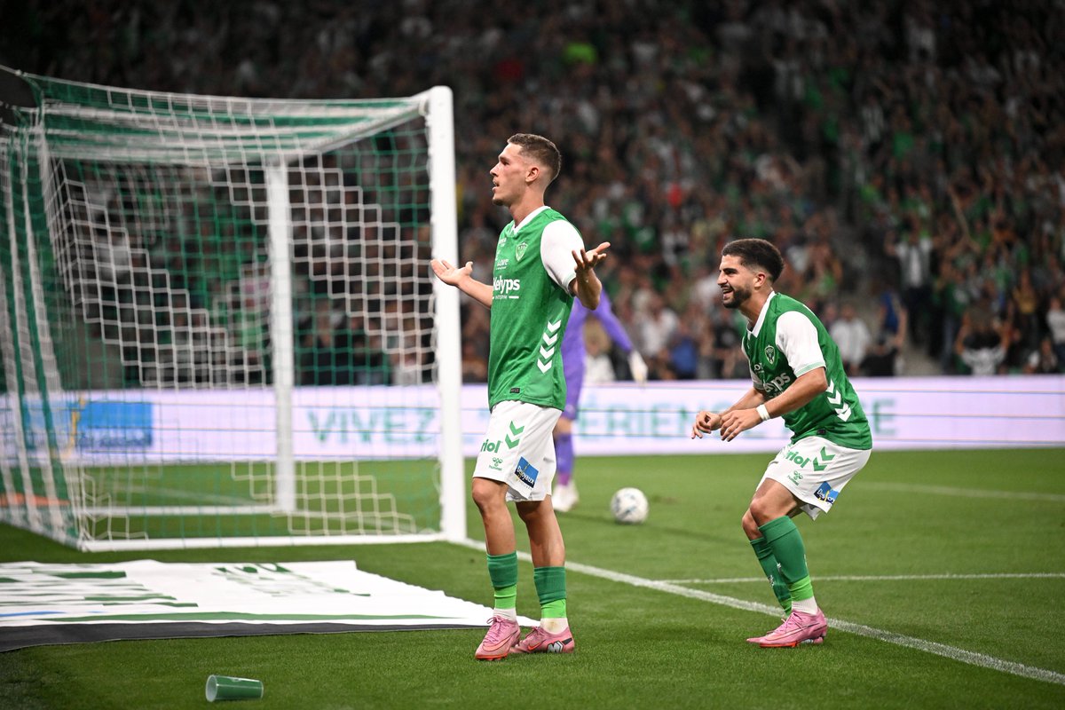TribuneVerte's tweet photo. Il y a des clichรฉs dont on ne se lasse pas.
https://t.co/UolVrORE2O
#Stassin #ASSESDR
#TeamASSE #AllezlesVerts https://t.co/aJegiTFKBZ