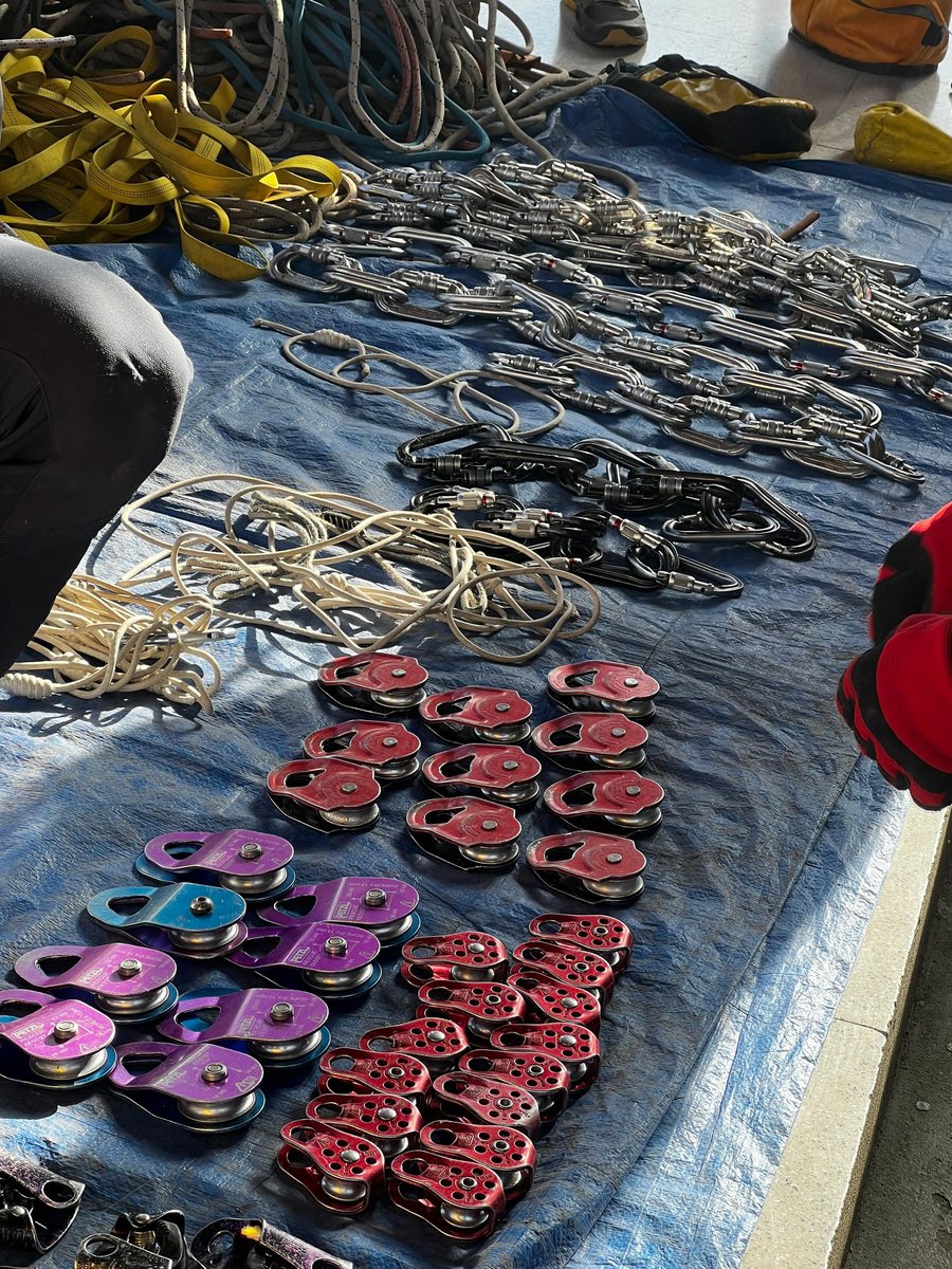 Mañana comenzamos, en Benasque, nueva edición del Curso de Rescate Vertical en Lugares de Dificil Acceso. Nos acompañan rescatadores y #bomberos de <a href="/dipgra/">Diputación de Granada</a>, <a href="/BombersValencia/">Bombers Consorci VLC</a>, <a href="/BCN_Bombers/">Bombers Barcelona</a>, <a href="/cetursa/">Sierra Nevada</a>, <a href="/061EPES/">@061Andalucia</a> y <a href="/cgbvpoficial/">Bomberos Voluntarios del Perú</a>
Nos espera una semana dnd pensar y sentir el rescate 24h