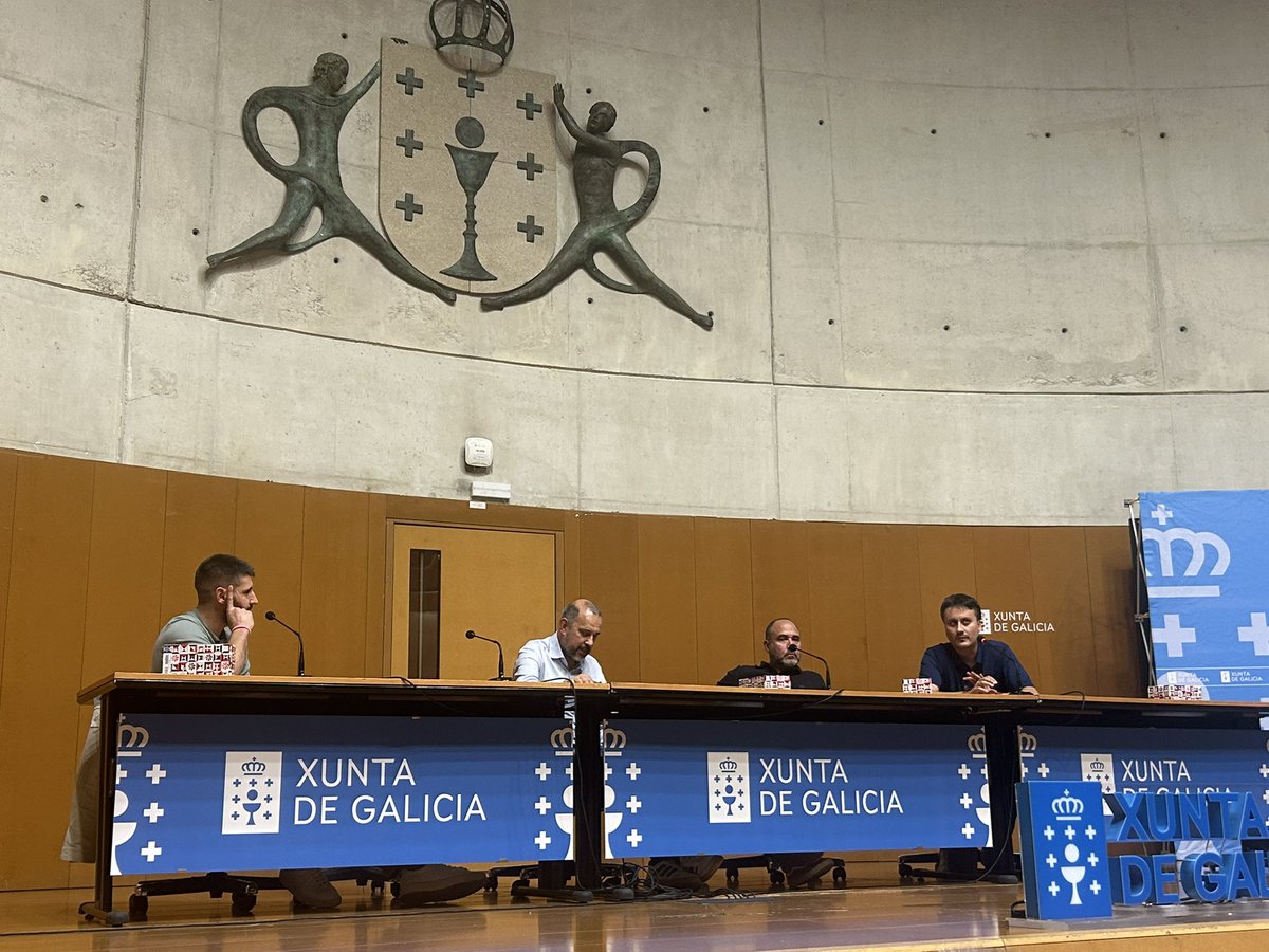 .<a href="/SusoBailon/">Suso Garrido Bailón</a>, primer entrenador del <a href="/EnsinoLugoCB/">Ensino Lugo</a>, en mesa redonda de <a href="/AXSC/">AXSC</a>:

"Hay que ayudar a los jugadores en cómo reaccionar ante lo que piensan de ellas y de ellos. Les dan demasiada importancia a lo que piensan de ellas/os. Hay que entrenar la mano izquierda"

#LFEndesa