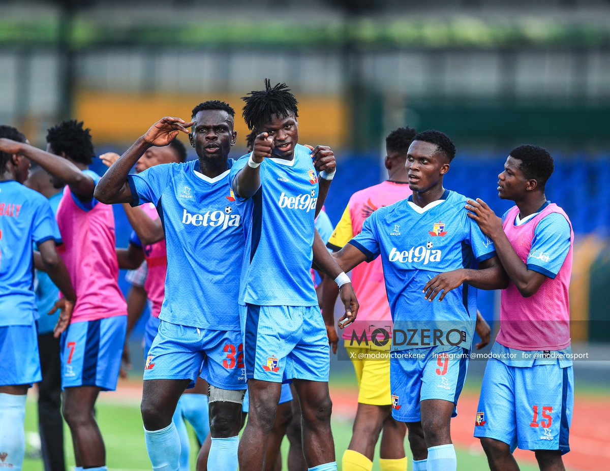 Modzerosport's tweet image. Goalllll

Live

Remo 1-0 US Zilimadjou 

Leonard Ngenge

@RemoStarsSC vs US Zilimadjou in @CAF_Online @CAFCLCC qualifying round 

Photo: @modovictorekene for @Modzerosport 

Cc @CAF_Media