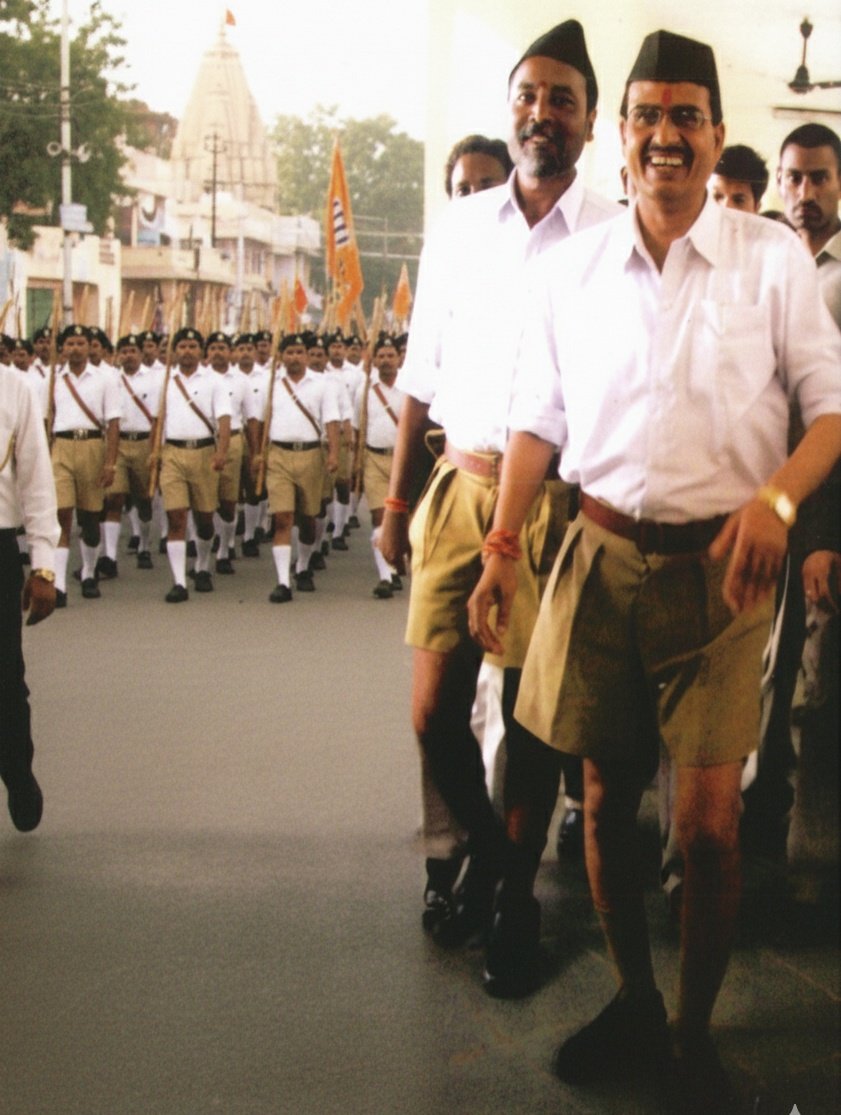 राष्ट्रीय स्वयंसेवक संघ की शाखा में मिले संस्कारों ने शिवराज सिंह चौहान के भीतर सेवा और राष्ट्रभक्ति का बीज बोया। आपातकाल के बाद 1977 में वे संघ के प्रचारक बनना चाहते थे, पर वरिष्ठों के मार्गदर्शन से विद्यार्थी परिषद में कार्य किया, यहीं से <a href="/ChouhanShivraj/">Shivraj Singh Chouhan</a> राजनीति में आए।
<a href="/RSSorg/">RSS</a>