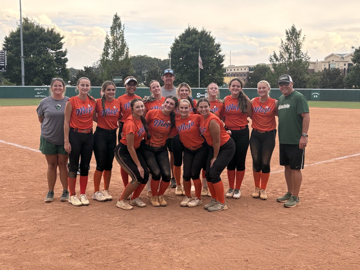 Had the best time at the USC Upstate softball team camp yesterday! 🥎💚 Huge thanks to the coaches for an amazing day of learning and competing! Can’t wait to be back!!💙🧡
<a href="/UpstateSoftball/">USC Upstate Softball</a> <a href="/Mojo_Carolinas/">TN Mojo Hyatt/Grice</a> <a href="/MOJO_SampWilcox/">TN MOJO - Sampson/Wilcox 16U</a> #Mojomindset
<a href="/PACKUPSTATE/">bryan pack</a> <a href="/Coach_TMeds/">Tonya Medders</a> <a href="/HawkinsChawkins/">Upstate Softball</a>