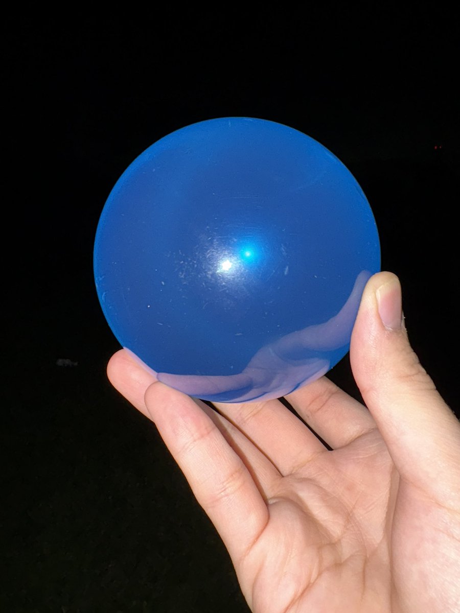 地球持ってるみたいだ