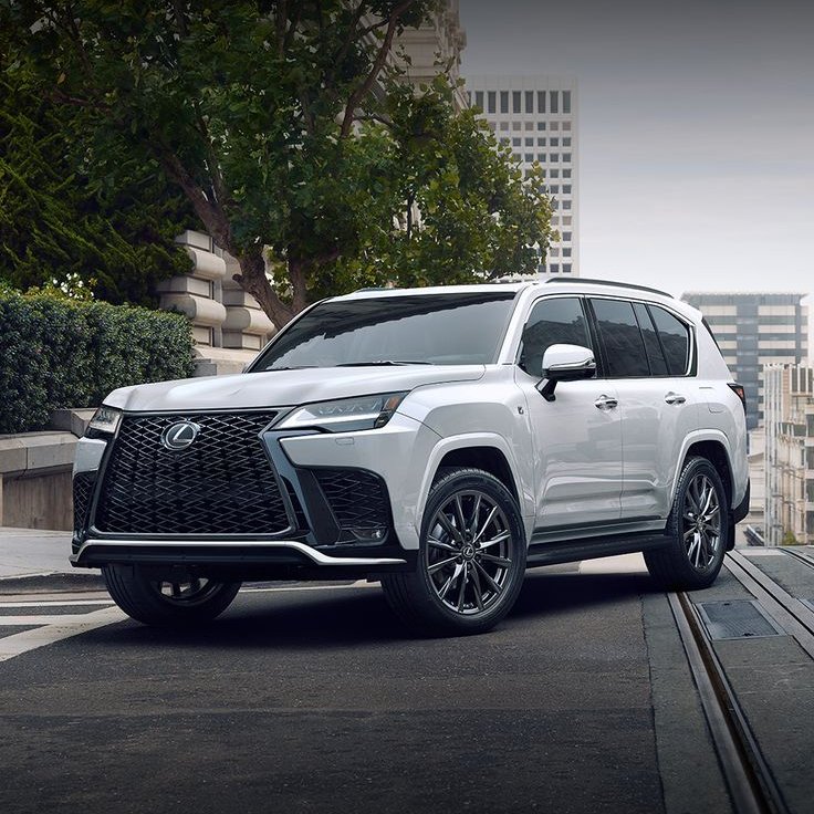 autochat360's tweet image. You get one luxury car, fully paid, no resale allowed — which one are you keeping forever?🤔