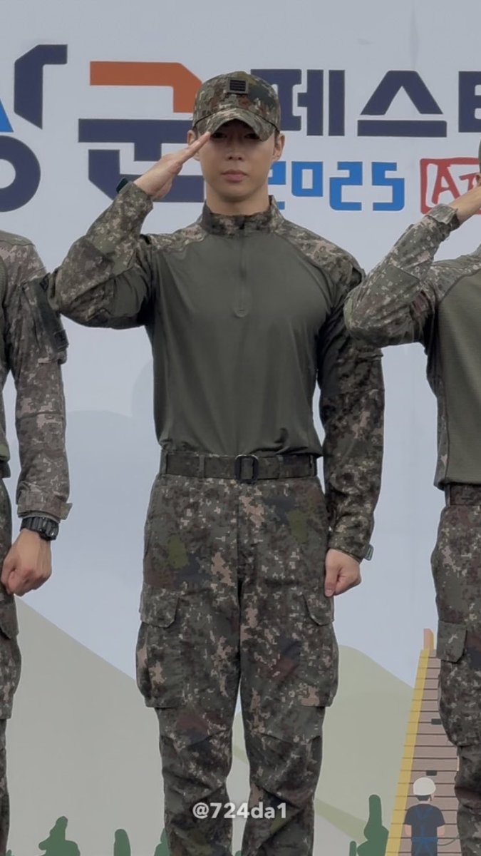 724da1's tweet photo. D-100..♥️

5일간 수고많았어!!!
오랜만에 보니까 넘 조앗다…….
소중한 추억 만들어줘서 고마워!!!!!!!!
벌써 보고싶은데.. 100일을 어케기다리죠😭…
100일뒤에 다시 만나자💕🫡

@xleexekdnjs https://t.co/nCpe0Z2n8a
