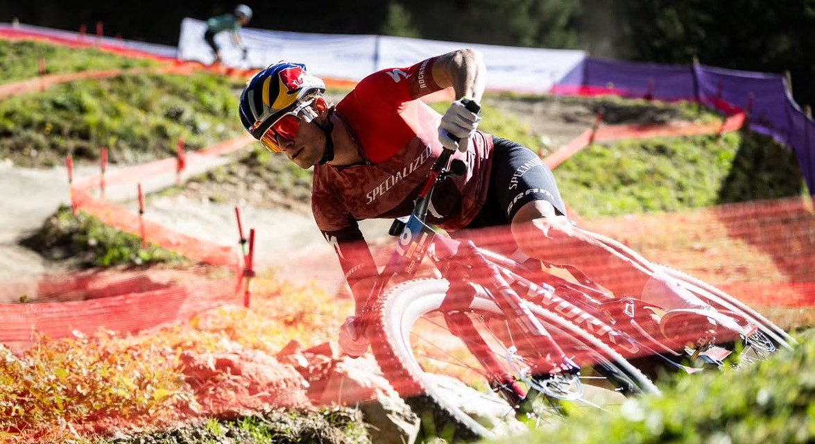 TeamChile_COCH's tweet photo. ¡QUINTOOO! 🤩🚵🔥

El ciclista Martín Vidaurre 🇨🇱 remontó y finalizó en el quinto lugar del cross country en la Copa del Mundo de Lenzerheide 🇨🇭.

#VamosTeamChile 🇨🇱 https://t.co/R52BikYHTB