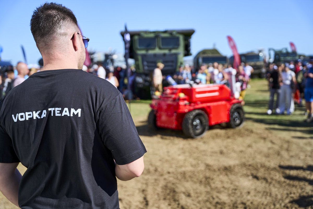 Bylo to naprosto boží! 💚
Děkujeme za skvělé dva dny, které jsme s vámi mohli strávit na Dnech NATO v Ostravě. 👋

Už teď se těšíme na příští rok! 🤝🤗

#vopka #armadaceskerepubliky #homeofczechcv90 #tank #czecharmy #military #czech #military
