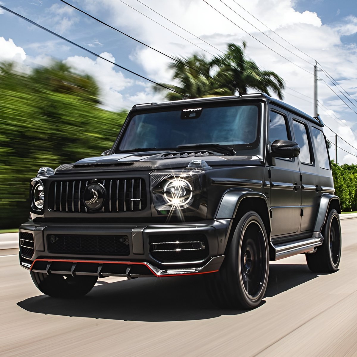 autochat360's tweet image. You get one luxury car, fully paid, no resale allowed — which one are you keeping forever?🤔