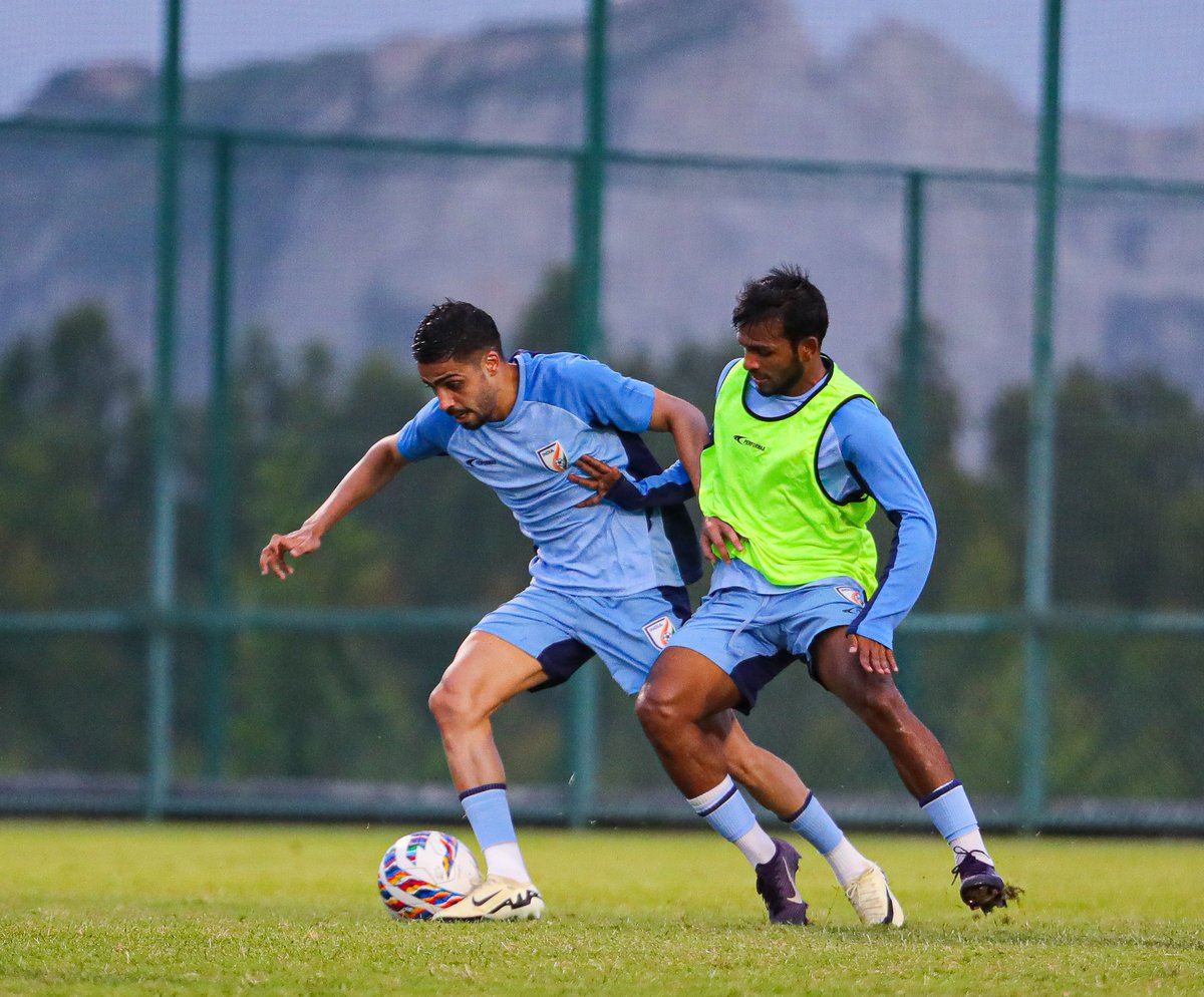 IndianFootball's tweet image. Back on the pitch 👕 😁

#IndianFootball #BlueTigers
