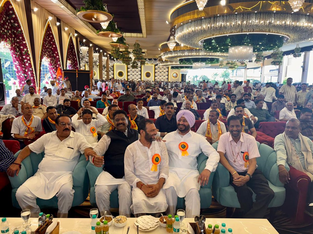 Today, I attended the Maharaj Agrasen Jayanti Samaroh organized by the Aggarwal Mahasabha at Muktsar Sahib. Paid heartfelt tributes to Maharaj Agrasen Ji and recalled his noble deeds and timeless teachings that continue to guide society.