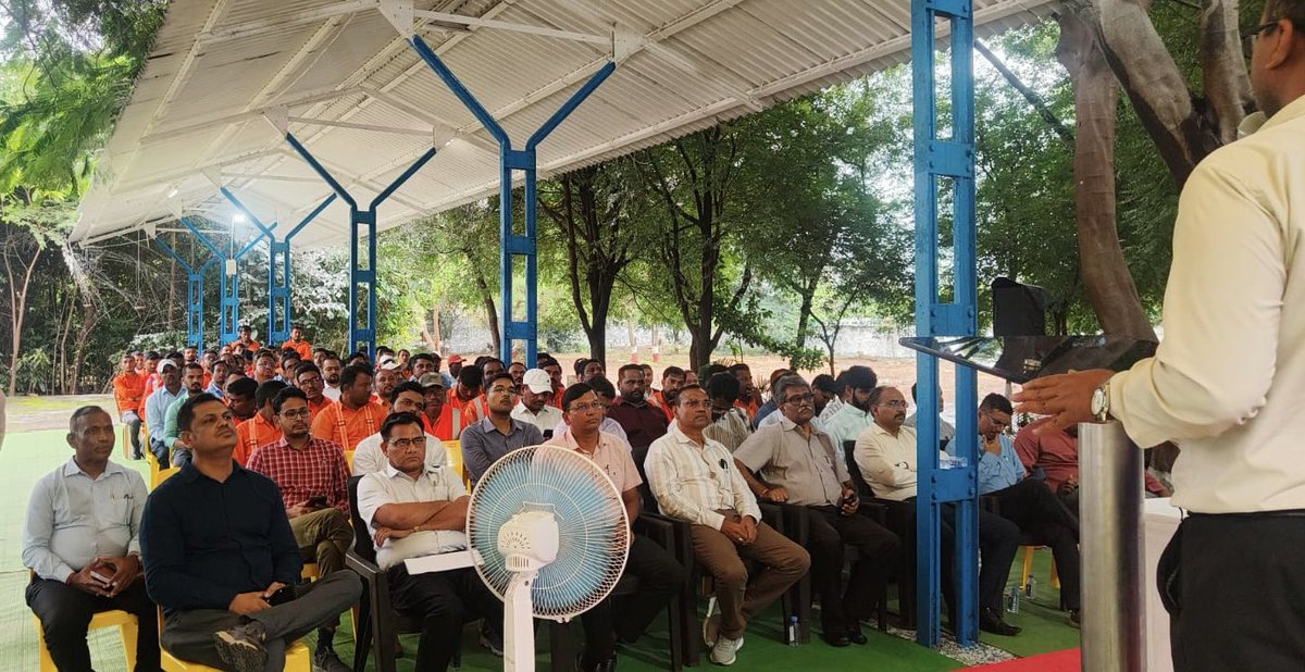 DRMSolapur's tweet photo. In a Safety Seminar held at Solapur DRM, ADRM and branch officers commended a team of supervisors and dedicated staff of 52 members for handling safety operations with exemplary team work and coordination across departments.
#CentralRailway 
#SolapurDivision https://t.co/GPPF4dvRJU