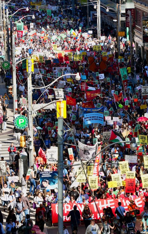 socialist_ca's tweet image. Great shot of the thousands that marched to #DrawTheLine in Toronto
