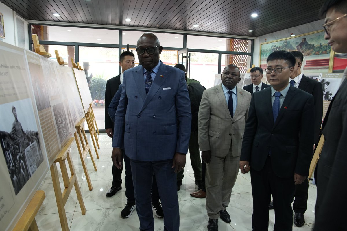 Le 19 septembre, l’Ambassade de Chine a organisé la réception pour célébrer le 76e anniversaire de la fondation de la République populaire de Chine. S.E.M. le Premier Ministre, Chef du gouvernement Félix MOLOUA y a participé et présenté ses meilleurs vœux au peuple chinois.