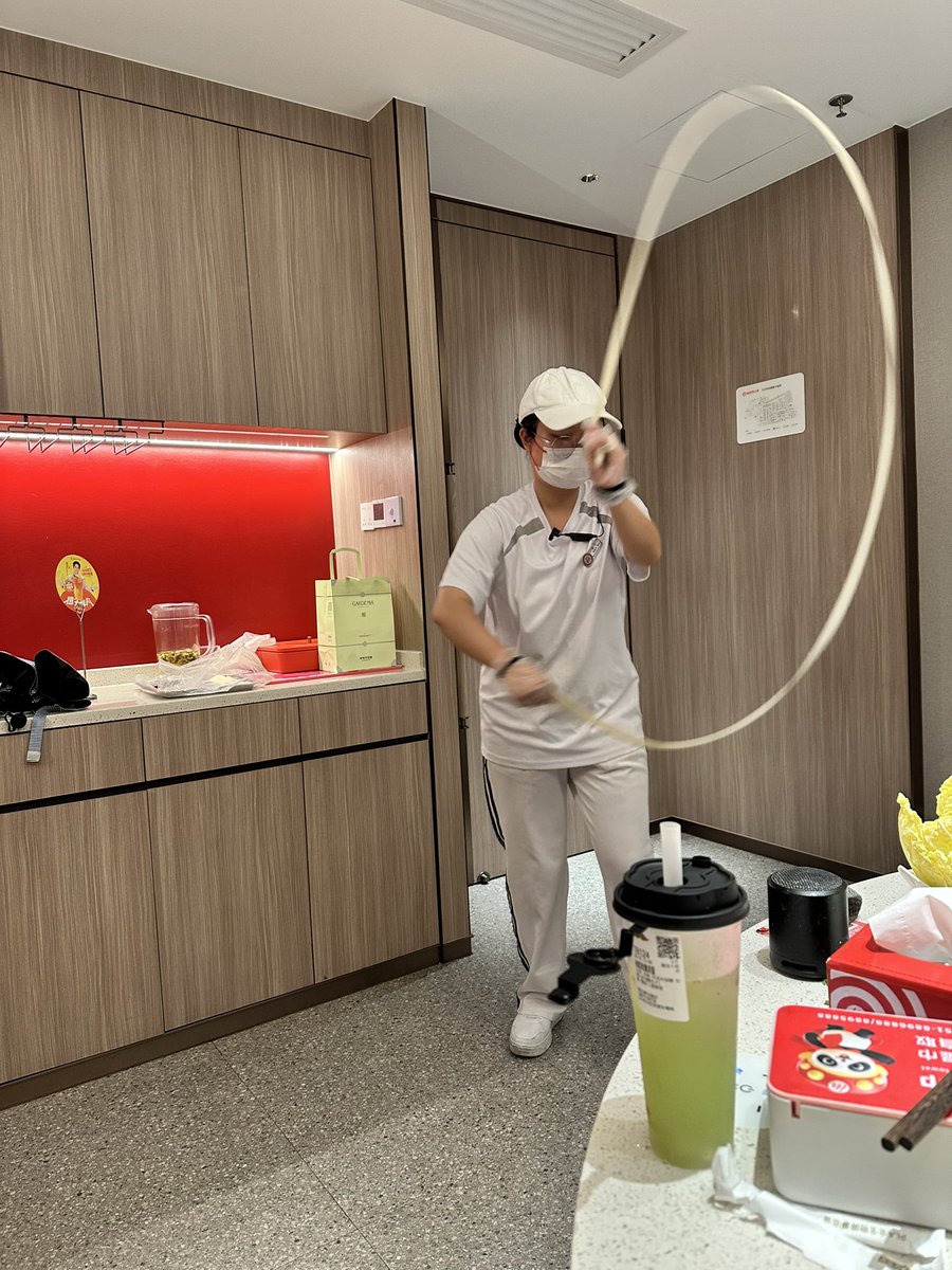 jackzerui's tweet photo. Hi hot pot 's performance, noodle dance
#shaoguan https://t.co/JOQn1WMkhN