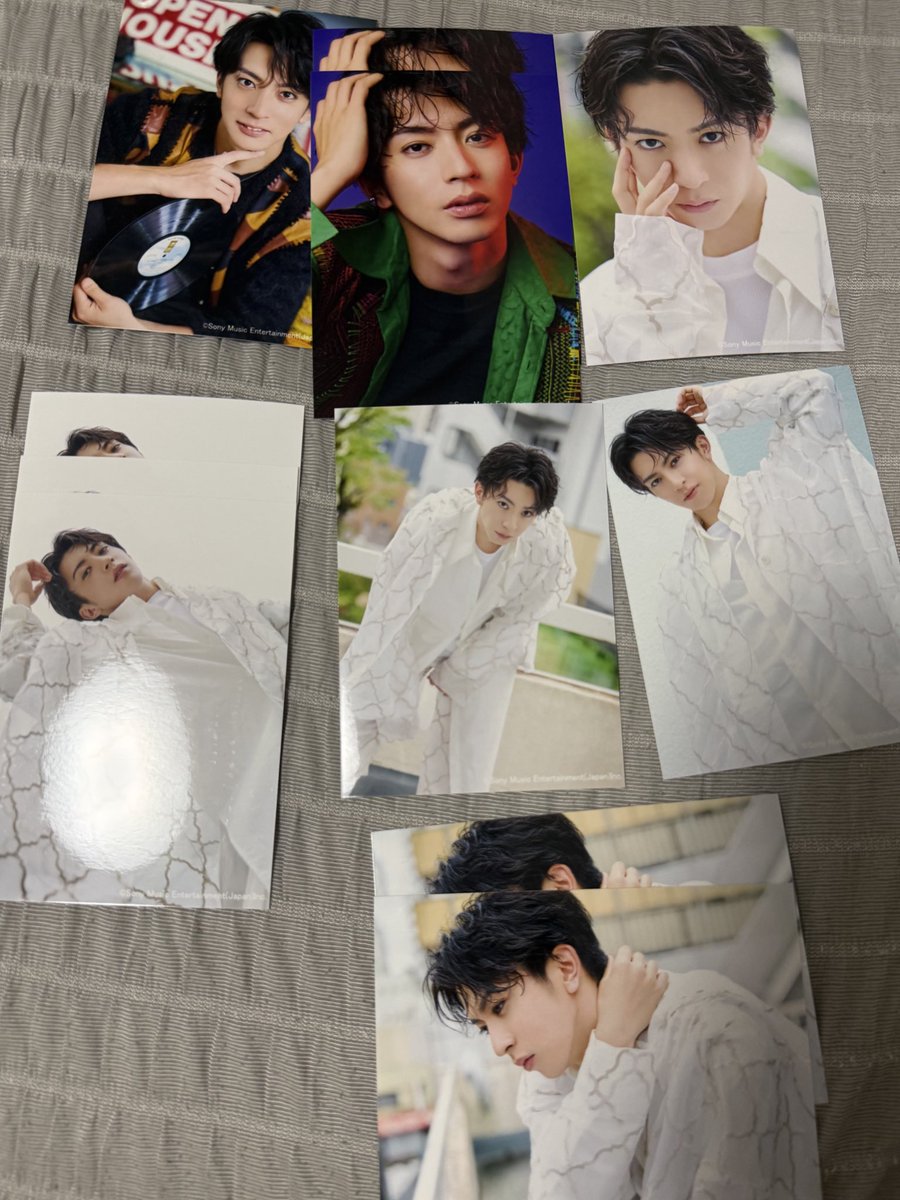 u__s3's tweet photo. 松島勇之介 ファンミ ランブロ ガチャ トレカ ヘアピン ステッカー 交換 

求: 画像1、2枚目💕のもの

譲:画像3、4枚目＞コンプ目的のため定価買取も致します。

下のツリーに各個数、お取引方法詳しく記載します。
ピンポイントで難しいとは思いますが、ご検討頂けますと幸いです。 https://t.co/E3egwvOUn9