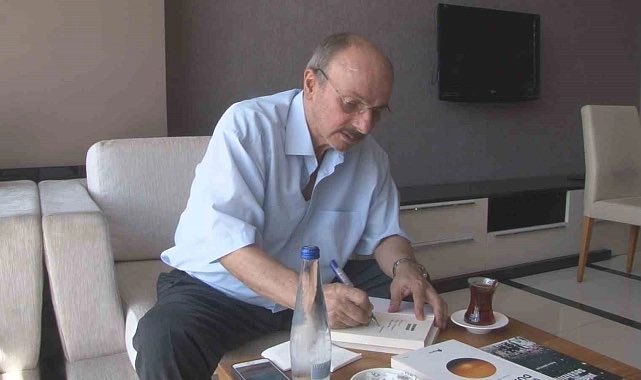 Büyük bir dava ve fikir adamı idi. Siyasetçi, yazar, babadostu #ErdemSenocak ağabeyi kaybetmenin derin üzüntüsü içindeyim. Mekanı cennet ruhu şad olsun.