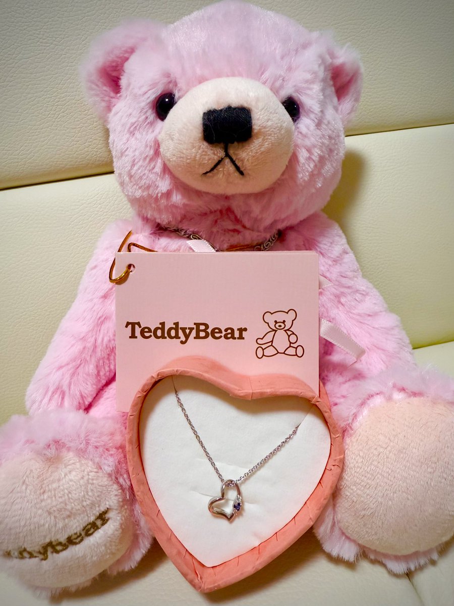 u72_r's tweet image. また1つ歳を重ねました🌈
ちゃんりょーからプレゼントも貰えて
Happyです！！！
今年は自分軸で働けるように環境を
整えるが目標( ˙꒳​˙ᐢ )✨
とりあえず9月末で仕事辞めるので10月
はのんびりして断捨離していっぱい遊ぶ！