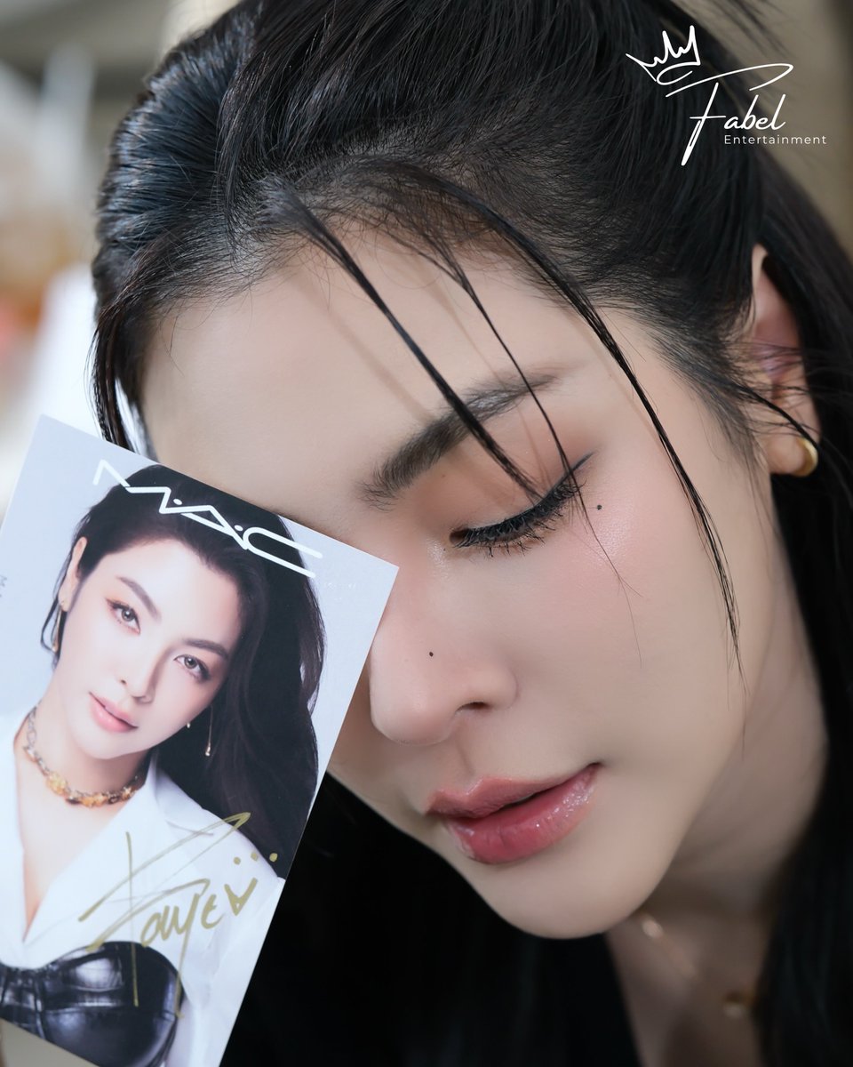 นอนกันยางงงง 😗

PERAYA LIVE MAC

#MacCosmeticsxFaye