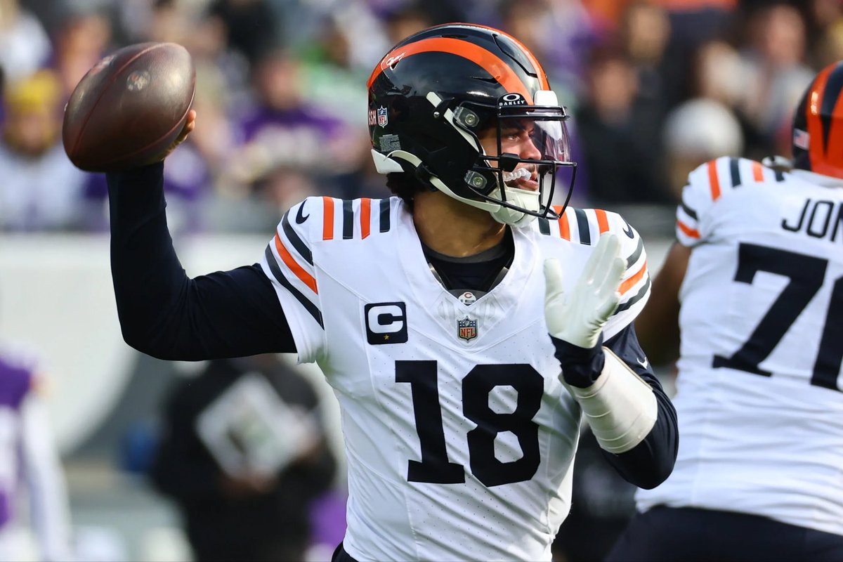 PolesIsNotHim's tweet image. Don’t be surprised when Caleb Williams throws 3 Touchdowns, Passes for 250+ yards, and comfortably beats the #Cowboys today.
Come back to this.