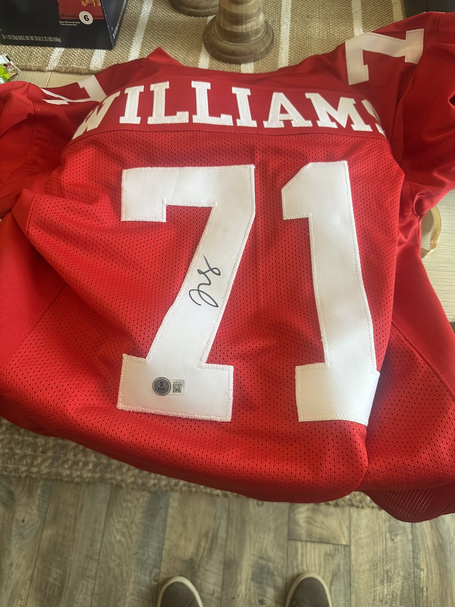 Got attend one of my gami g buddies wedding this weekend and he surprised me with a signed Trent Williams jersey feeling very blessed right now