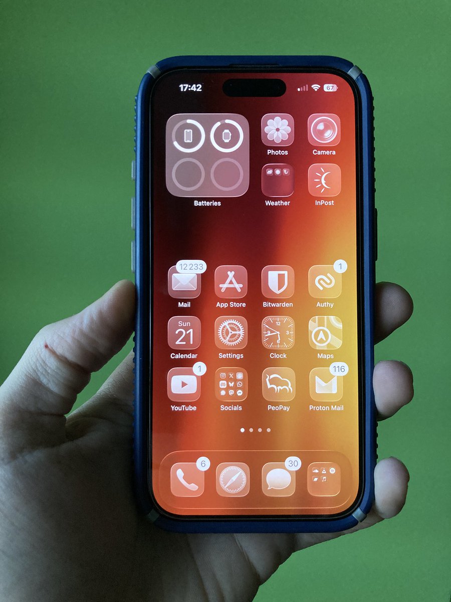 _oinkey's tweet image. Honestly the Liquid Glass re-design is so refreshing to me after years with the same flat design on iOS…