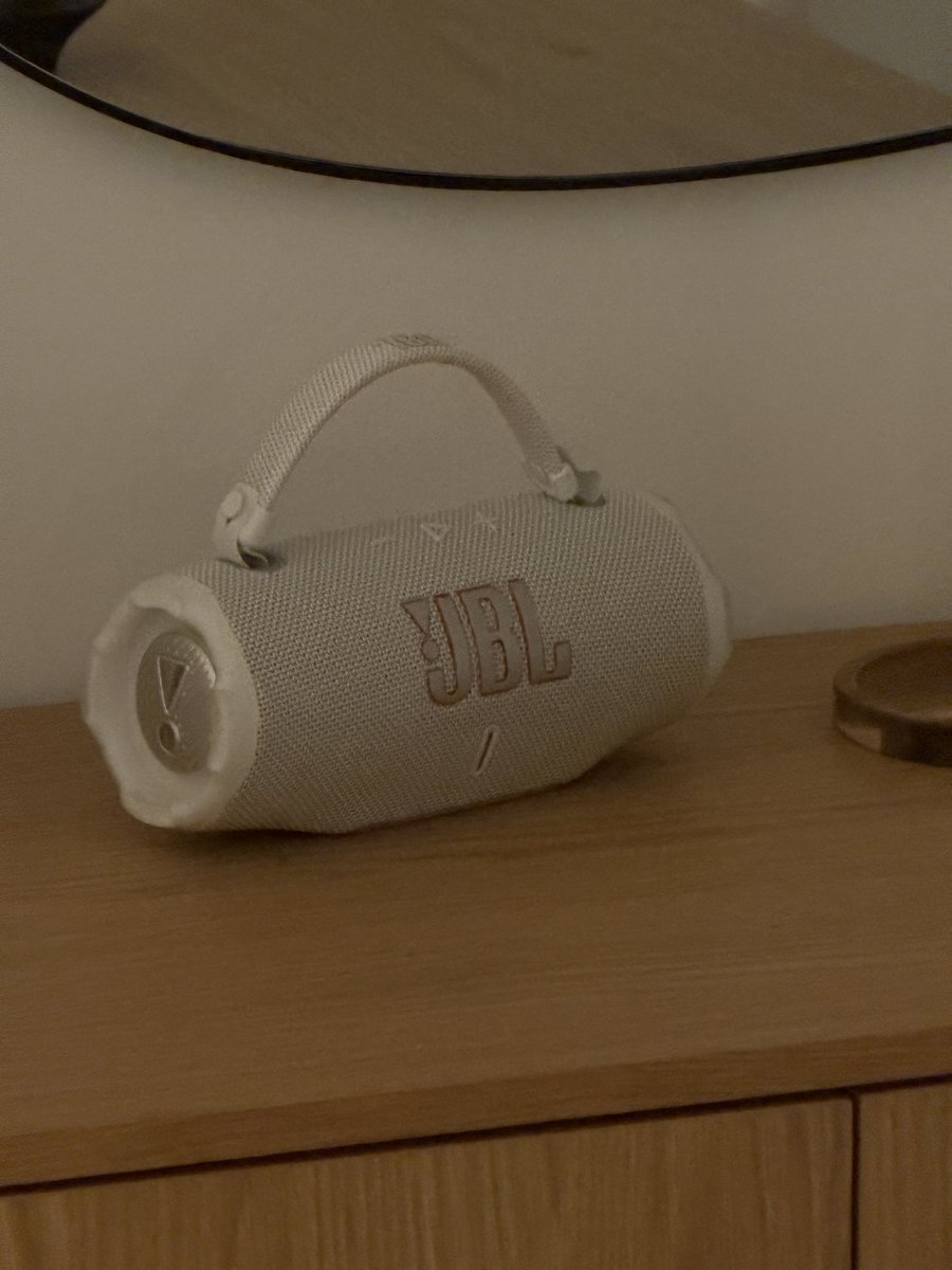 El zoom en baja luz del iPhone es mejor que el del año pasado? Si, sigue siendo peor que cualquier Android de +900€ también