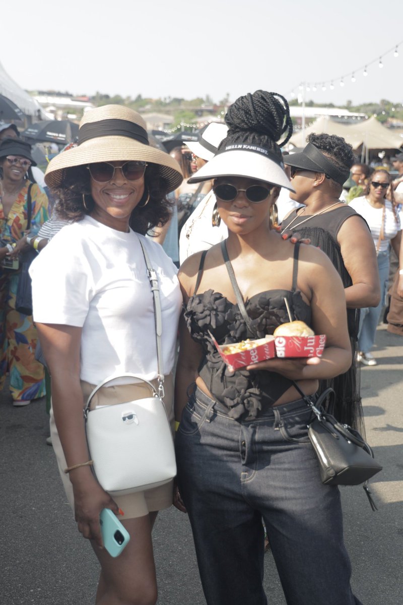 CookingSoulsa's tweet image. Thank you for choosing @cookingsoulsa to serve you the best smoked,juicy meats at #DSTVDelicious2025 @DeliciousFestSA . We love sharing our passion for good food and great energy with all you amazing foodies! 🍔🔥 #CookingSoul #Foodies #GoodFood #FoodFestival