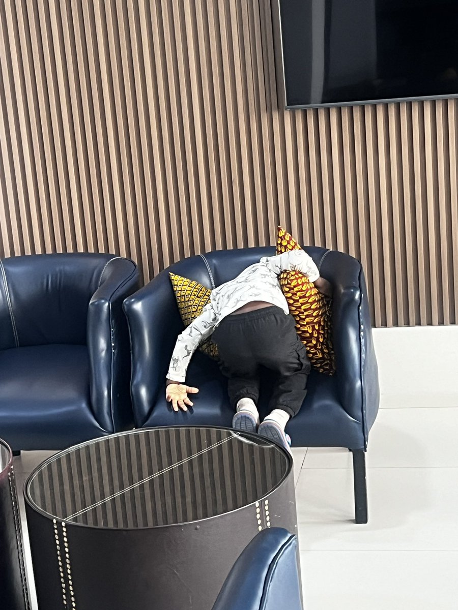 A Nigerian startup got $1m from foreign investors at N300 per $1.

Today, $1 is $1500, they've made a profit of N1B, but they can't pay back the money. 

They are valued at over $1m, but they are at a negative. 

Companies hiding from investors...👇