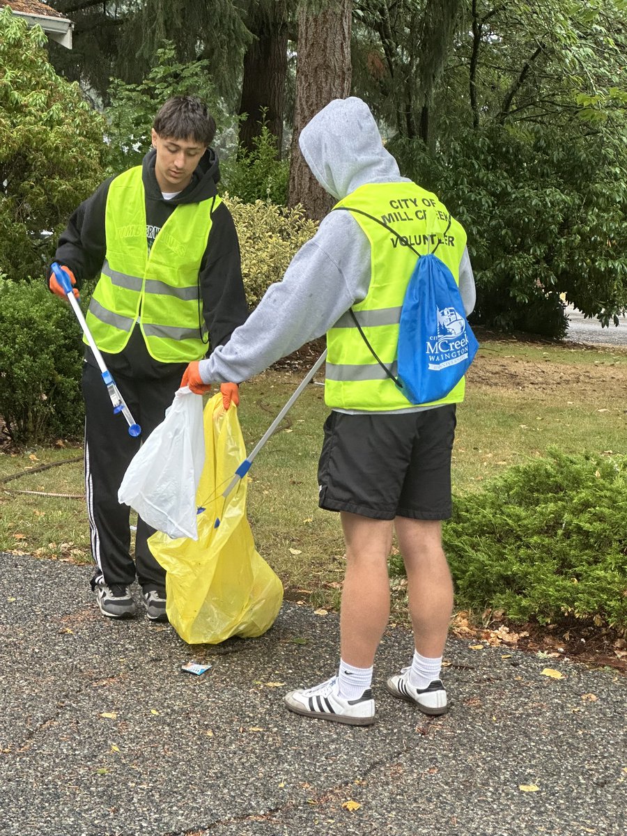 The Pack! (@twolvesfball) on Twitter photo Big thanks to these players for spending an early Sunday morning helping to keep Mill Creek clean! We appreciate you! 
#jhsfootball #thepack #3strong #AsOne #mbk #community #millcreek #millcreekwa #volunteer #adoptastreet Big thanks to these players for spending an early Sunday morning helping to keep Mill Creek clean! We appreciate you! 
#jhsfootball #thepack #3strong #AsOne #mbk #community #millcreek #millcreekwa #volunteer #adoptastreet
