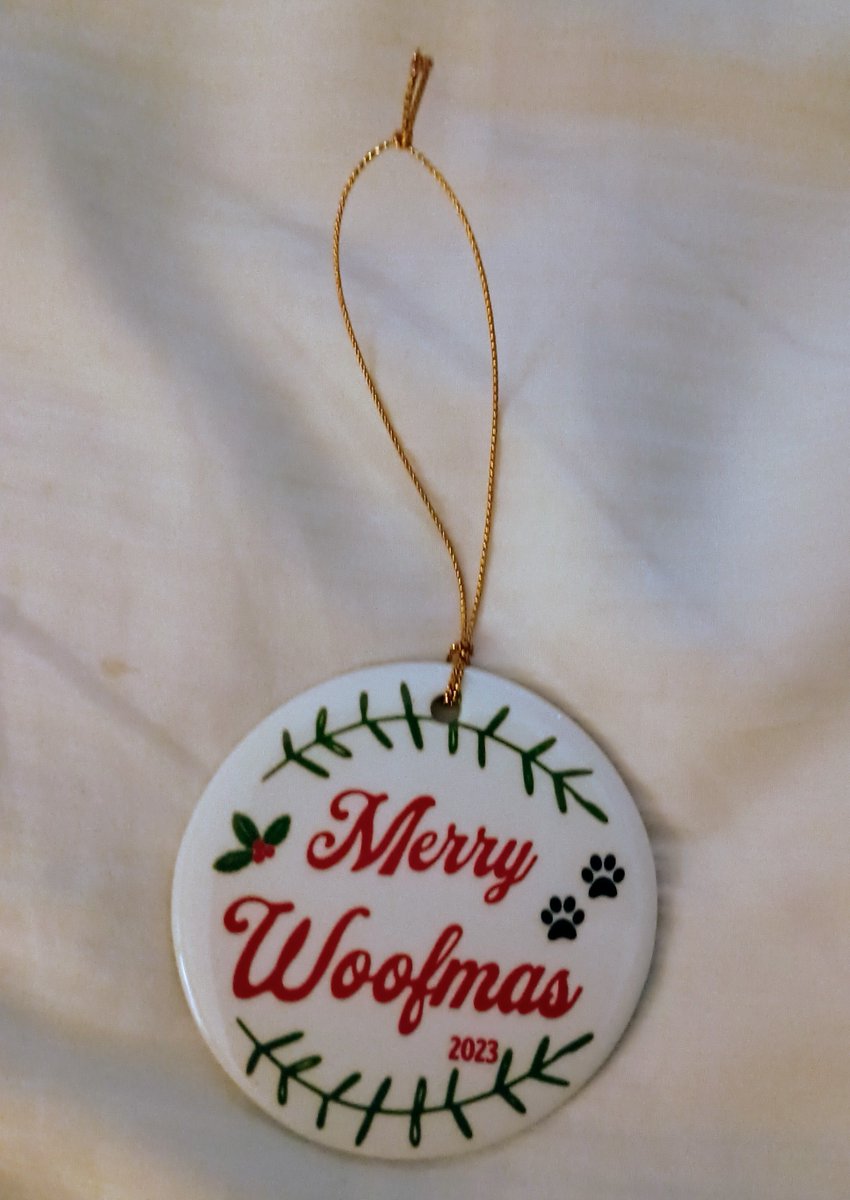 pattracy2's tweet image. You can buy #personalized #ornaments #totes like these for #cats #dogs. They make lovely #gifts.