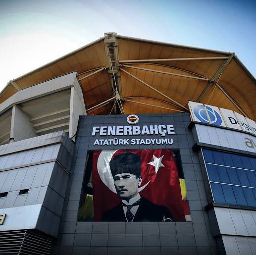 Yapılması gereken ilk şey, stadyuma hak ettiği adı vermek: Fenerbahçe Atatürk Stadyumu.