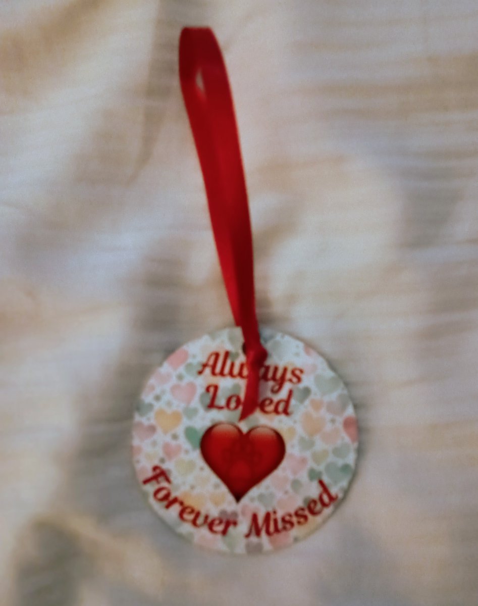 pattracy2's tweet image. You can buy #personalized #ornaments #totes like these for #cats #dogs. They make lovely #gifts.