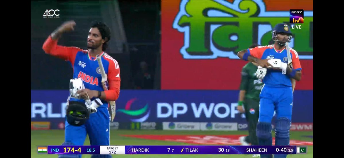 Sahil_kPadhiyar's tweet image. No Handshakes 🤣🤣🔥🔥🔥🔥🔥

Swaggggg pandya and Verma 

Surya bhau 🤣🤣🤣

 #indvspak2025 #PKMKBForever #INDvPAK #AsiaCupT20 #PKMKB