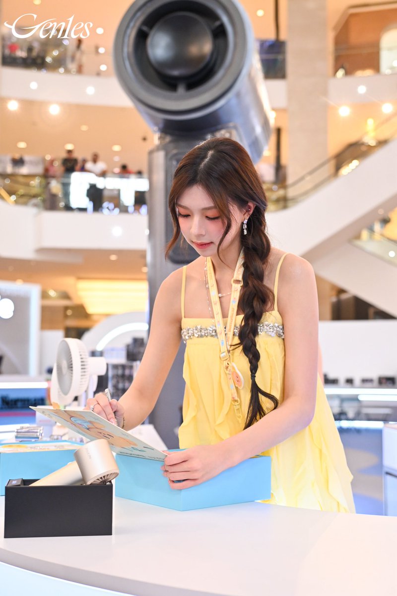 Gen1esOfficial's tweet image. Vitality loaded successfully! #Elyn makes her debut in a shining manner, with charm staying constant✨ 

#Gen1es

#FeelGoodFeelNew #JisuLifeNewProductsRoadshow #JisuLifeMY

#JisuLifeMalaysia

#JisuLifexElyn