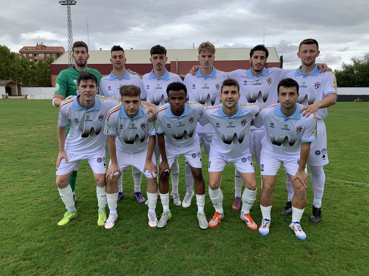 CDArnedo's tweet photo. TERCERA RFEF 

Descanso en el Municipal Sendero!

⚽️ @CDArnedo 1 -  0  @SDOyonesa 

🤍🩵 #VamosArnedo  #75Años 
#unpueblounequipounailusion https://t.co/VTNQg79v8j