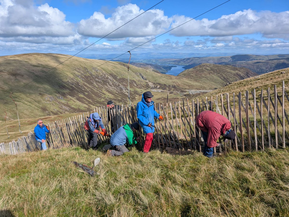 All greased up and almost ready to go...! 🤭
Big thanks to all who went up today in sunny, cold conditions to finish fixing new snow fencing, fettle and rehang the pomas.
We're almost ready for the snow.