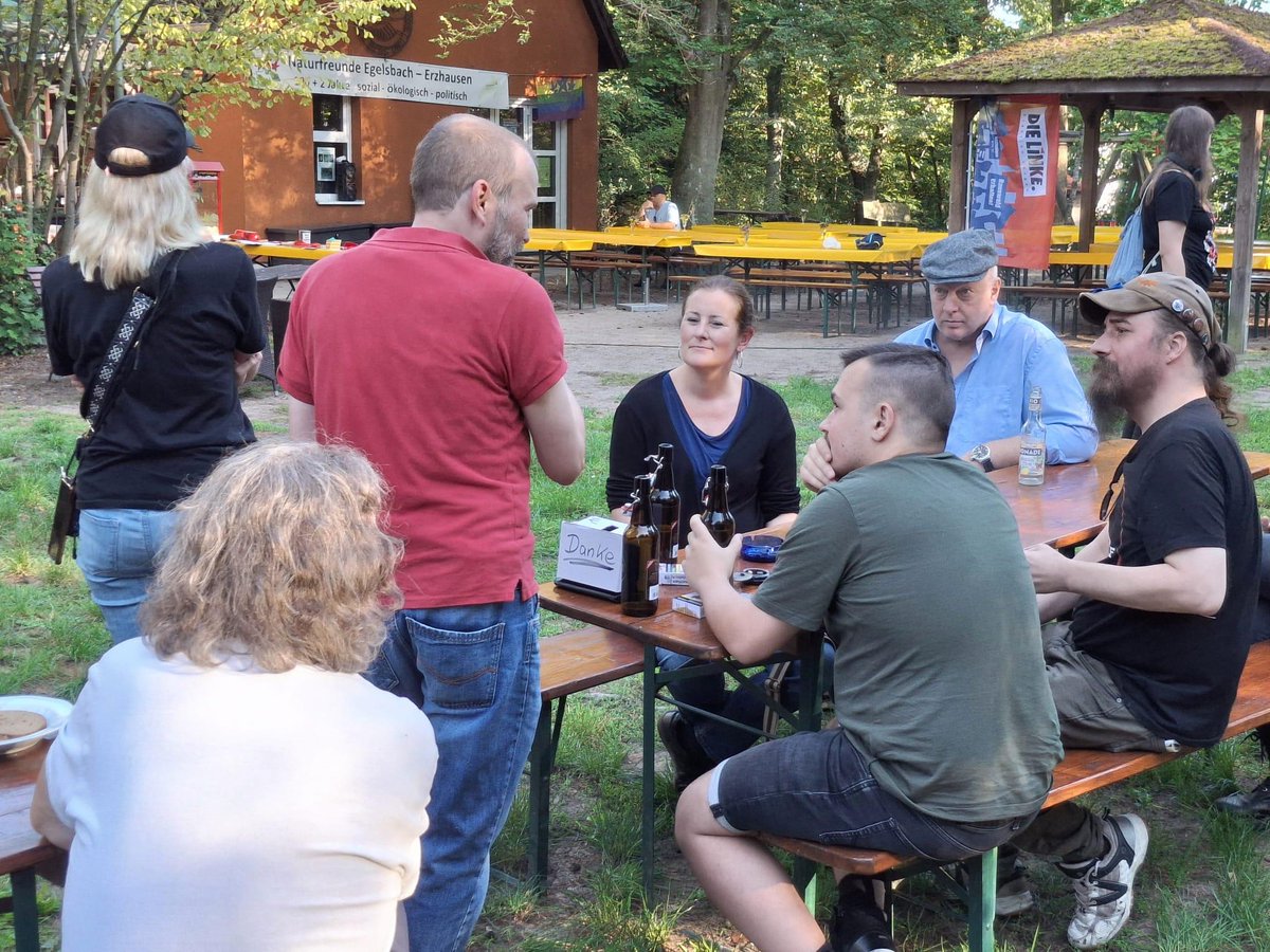 Rund 35 Personen feierten auf dem Sommerabschlussfest im Naturfreundehaus  Egelsbach-Erzhausen. Außerdem hatten wir zwei Gäste:  Janine Wissler aus dem Bundestag und Axel Gerntke aus unserem Landesverband.  #TaxTheRich #sozialismus #langen  #egelsbach #mietendeckel