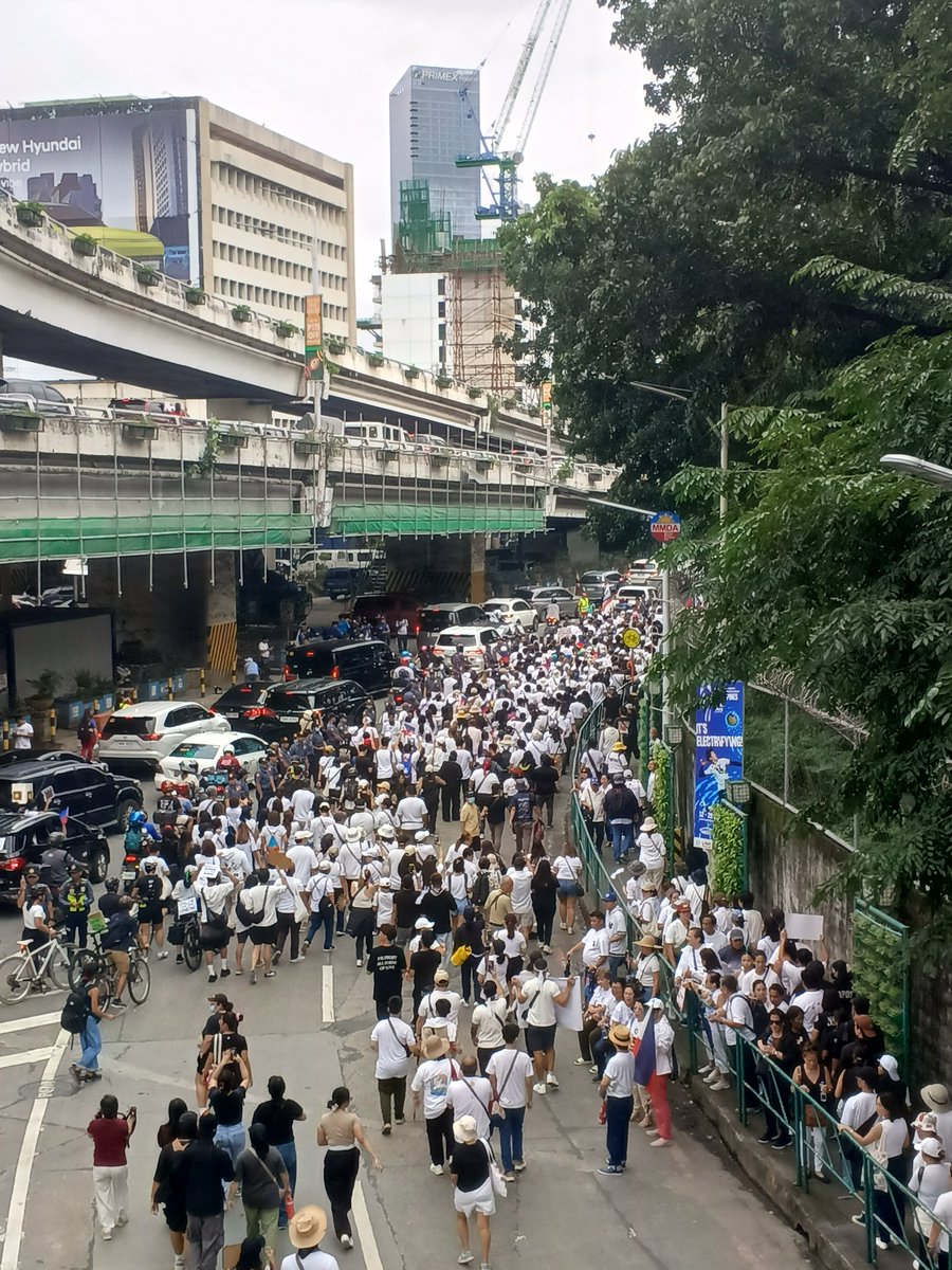 kyleuy's tweet photo. #BahaSaLuneta #TrillionPesosMarch #KurakotManagot Ikulong na yan, mga kurakot! 🇵🇭 https://t.co/B29OgX42Vg